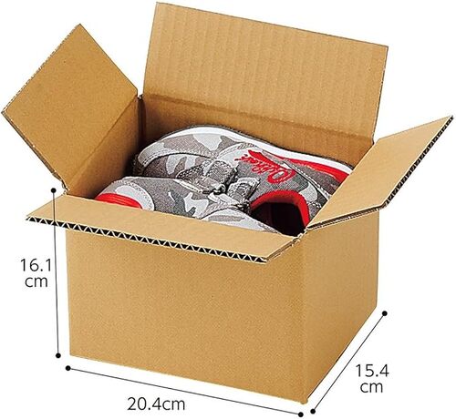 段ボール箱に入った靴